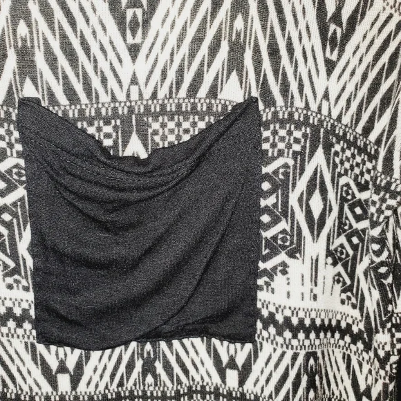 Miley and Molly Women's Long Sleeve Wide Neck Relaxed Fit Black & White Top 128 - Picture 5 of 7